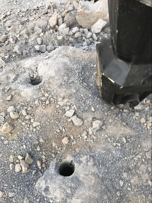 石英石矿山开采中石料破裂难题与开山机高效处理方案